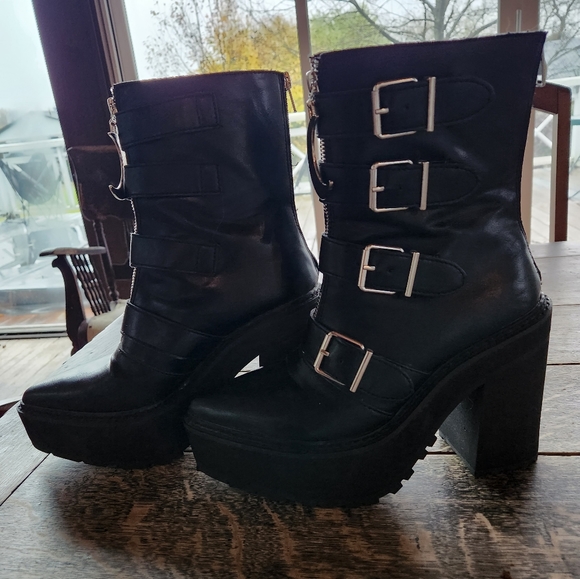 Killstar goth platform boots with buckles - Picture 7 of 9